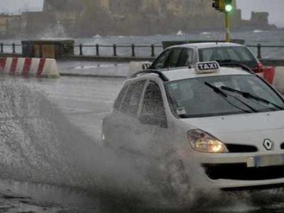 Allagata la Fogliense nel Pesarese, pioggia e vento, chiuso tratto Ss 744