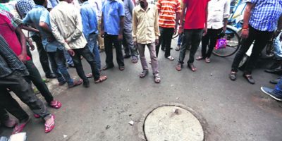 Morte per asfissia in fossa settica per tre ope...