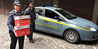 Due torinesi vendevano falsi accessori su onlin...