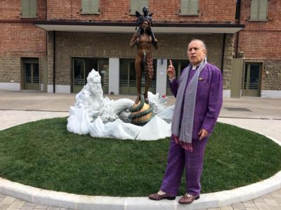 L’opera di Luigi Ontani a Vergato imbrattata di letame