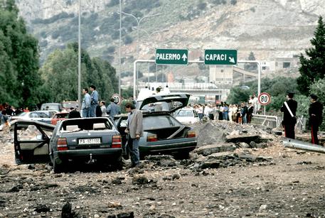 Il luogo della strage del 23 maggio 1992, sull'autostrada A29, nei pressi dello svincolo di Capaci nel territorio comunale di Isola delle Femmine, a pochi chilometri da Palermo