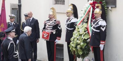 Il Presidente Mattarella ha deposto una corona ...