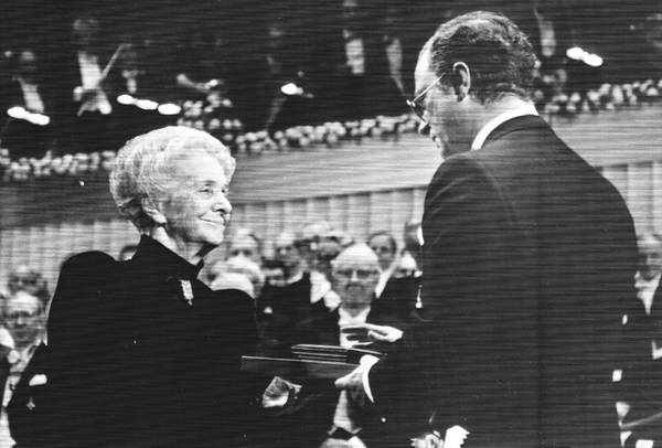 montalcini riceve il nobel