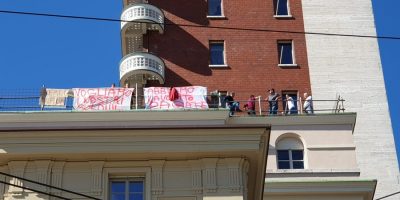 Quindici operai sulla torre di piazza Castello ...