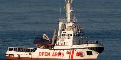 Open Arms, sbarcano a Lampedusa 27 minori non a...