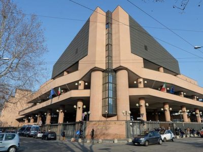 Torino, presidio al Palagiustizia, per chiedere più assunzioni