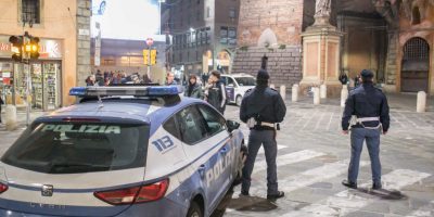 Marocchino e albanese immobilizzano e rapinano ...