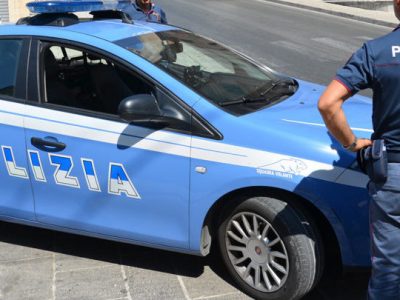 Accoltella a morte la moglie e si uccide, omicidio-suicidio a Vigevano