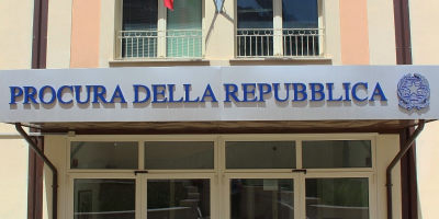 Uccise il padre domenica scorsa, 19enne torna l...