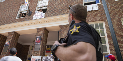 “Fuori i pro Maduro dall’ ambasciat...