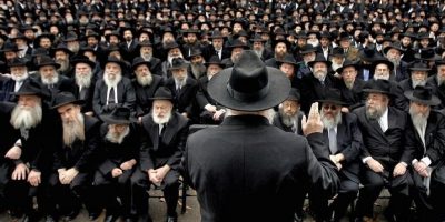 Due rabbini dell’accademia religiosa Mech...