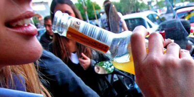 Rimini: dal 15 giugno non si potrà bere per str...