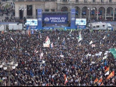 “Prima l’Italia. Il buonsenso in Europa”. In tanti a Milano con Salvini