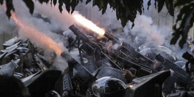 Indonesia: scontri dopo il voto, sei morti e 20...
