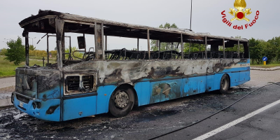 Rovigo: a fuoco bus con studenti, nessun ferito