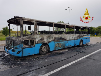 Rovigo: a fuoco bus con studenti, nessun ferito