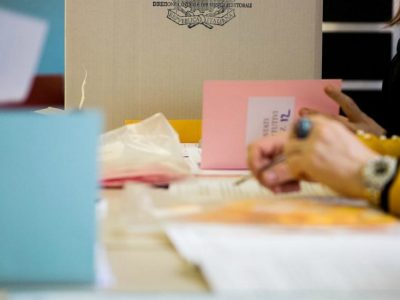Proiettili e inviti a non votare in alcuni seggi in Sardegna