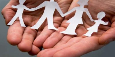 Molesta figliastra lei lo racconta a scuola, ar...