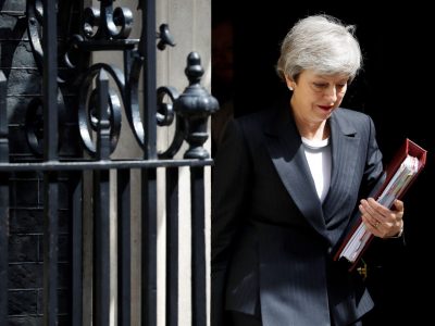 La May lascia guida dei Tory, le dimissioni fra le lacrime