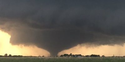 Violento tornado si abbatte sul Kansas sono 12 ...