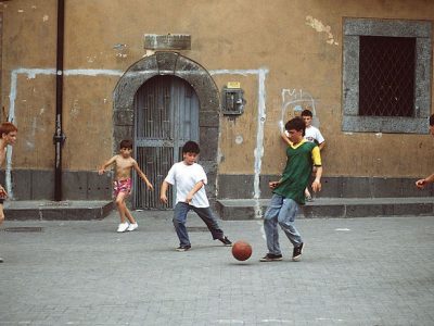 In Italia un under 16 su 3 e’ povero,in 20 paesi Ue alta povertà tra i minori