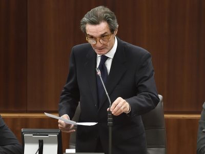 Tangenti: il governatore Fontana indagato per abuso d’ufficio