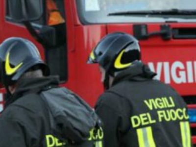 Fiamme in deposito di rifiuti speciali in provincia di Modena