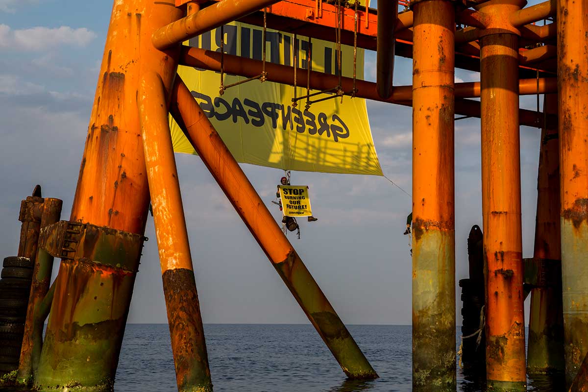 greenpeace manifesta trivella