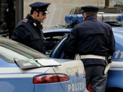 Tenta di violentare autista donna, bimba chiama il 113: arrestato