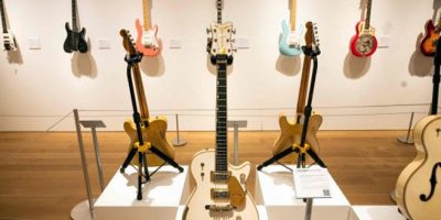 All’asta le chitarre di Gilmor:  in benef...