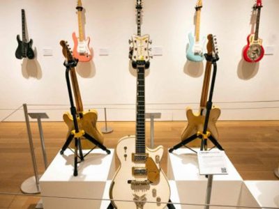 All’asta le chitarre di Gilmor:  in beneficenza 21,5 milioni di dollari