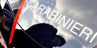 Tredicenne difende la madre: il compagno gli spara