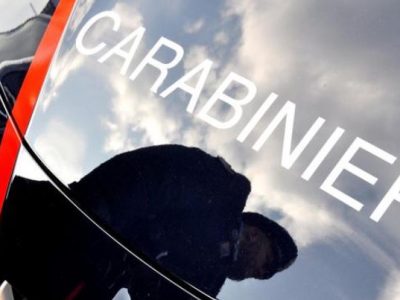 Tredicenne difende la madre: il compagno gli spara