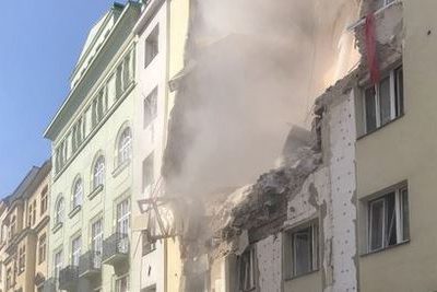 Vienna, per una fuga di gas crolla palazzo: 14 feriti
