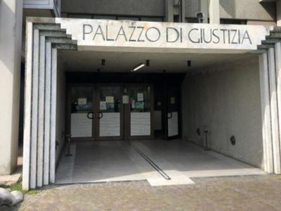 Prato, condannata a 6 anni e 6 mesi l’insegnante che ha avuto un figlio dall’alunno m...