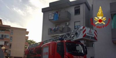 Incendio a Cagliari, attimi di terrore e palazz...