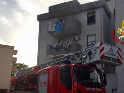 Incendio a Cagliari, attimi di terrore e palazzo evacuato