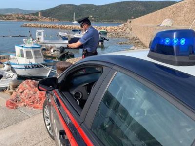 Scivola in mare con la sedia a rotelle e muore annegata