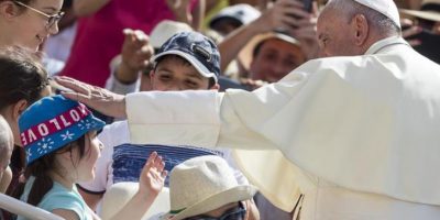 Papa Francesco a Camerino in mezzo ai terremotati