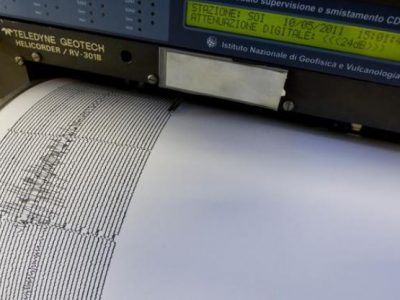 Terremoto vicino Napoli: tre scosse nella notte in area flegrea