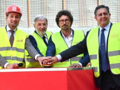 Genova, Toninelli dà il via alla prima gettata del ponte