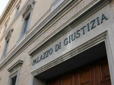 Bimbo morì per una otite: condannati i genitori