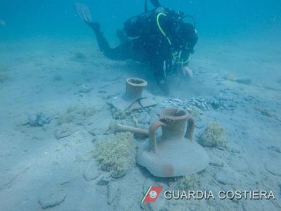 Ritrovate anfore antiche nel mare di Brindisi, alcune del II secolo a.C.
