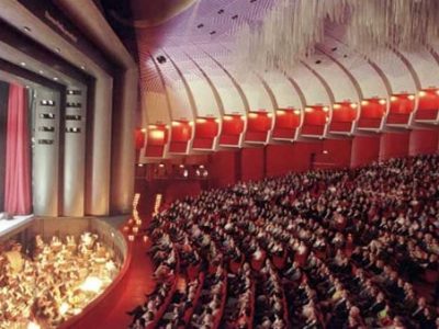 Urla e contestazioni di lavoratori e abbonati al teatro Regio