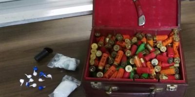 Detenevano munizioni e droga, in manette due pu...