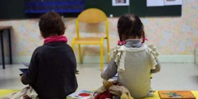 Manette a tre maestre d’asilo per maltrat...