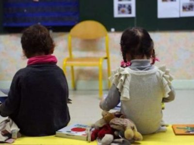Manette a tre maestre d’asilo per maltrattamenti ai bambini