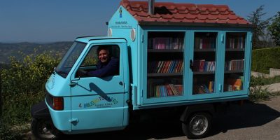 I libri del maestro La Cava in giro per i bambi...