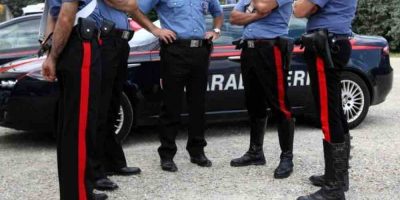 Il corpo di un anziano morto da settimane è sta...