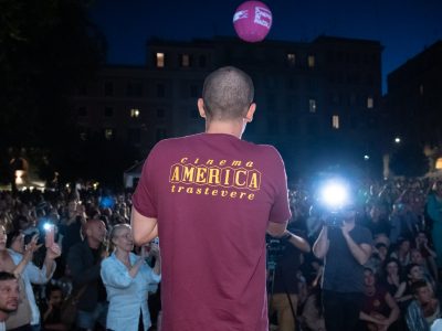 Aggrediti 4 ventenni: “Hai la maglietta del Cinema America, sei antifascista”